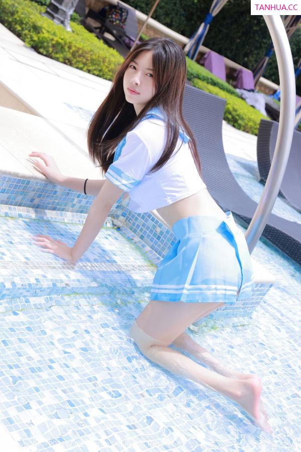 明日花桃桃  养眼妹子明日花桃桃 水手服室外泳池系列第9张图片
